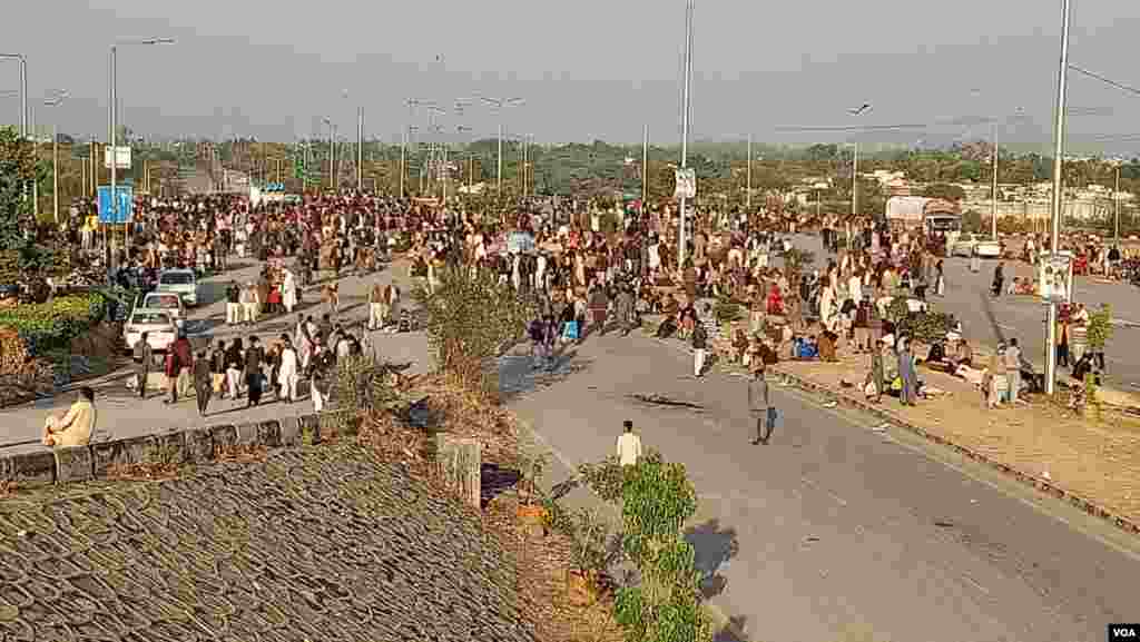 2017 میں تحریک لبیک پاکستان نے ختم نبوت سے متعلق حلف نامے میں مجوزہ تبدیلیوں کے خلاف فیض آباد میں کئی روز تک دھرنا دیا تھا۔